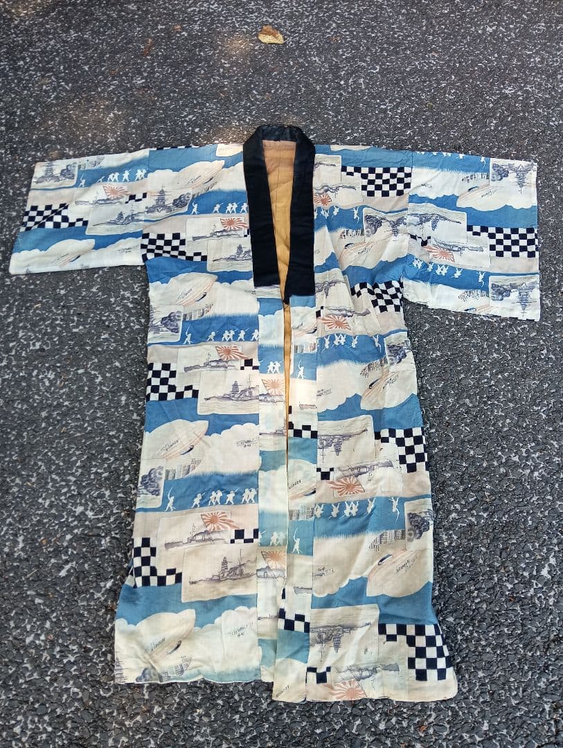 ⭐*⭐様 戦争柄 　着物　　旭日旗　軍艦　　 古布 戦後80周年】を迎えて… (13) 【少女…戦争柄着物】 地紋入りの黄色地の