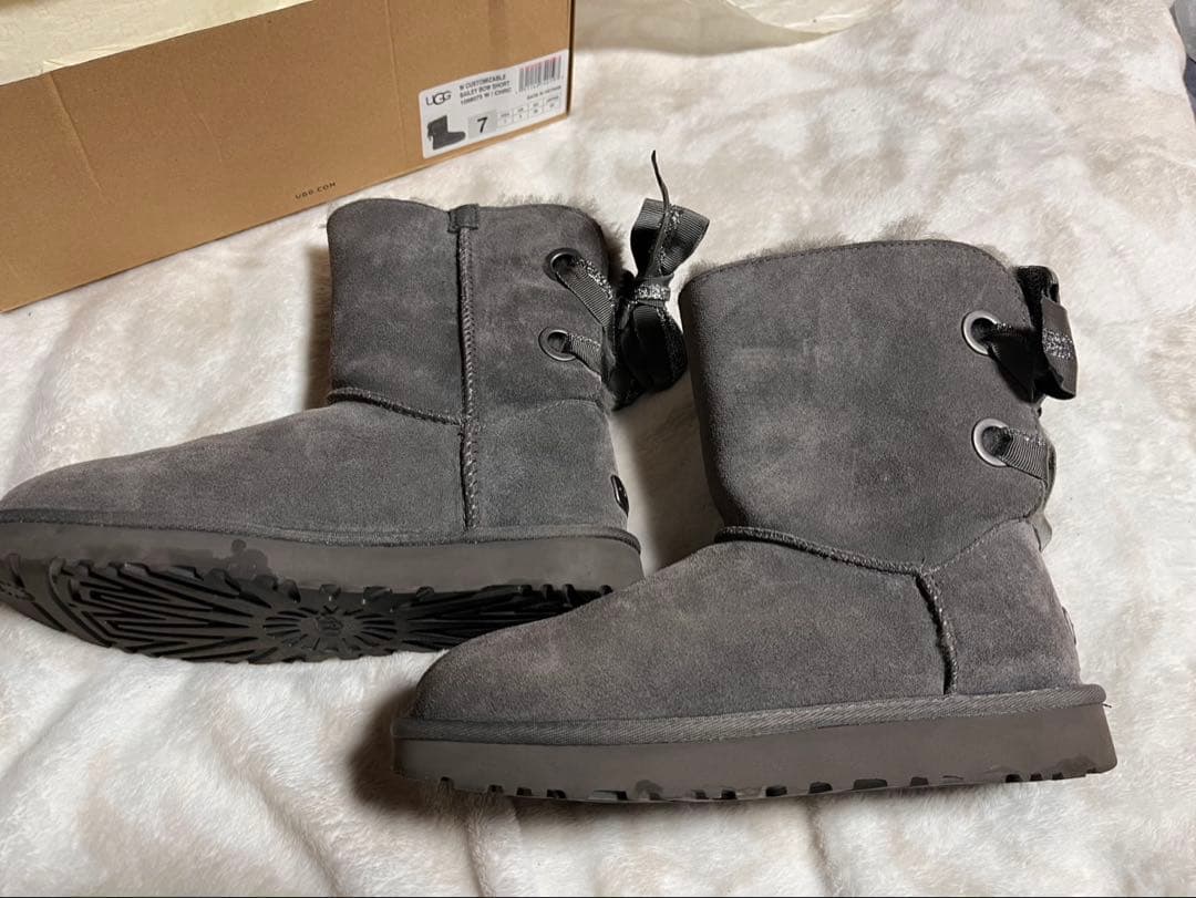 UGG グレー リボン付き ムートンブーツ ケアプロテクターと替えリボン