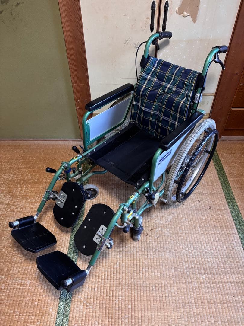 ⭐️折り畳み式車椅子　コンパクトサイズ　自走用車椅子 車椅子 軽量 コンパクト 折りたたみ 介助用車椅子 介助型 簡易車椅子
