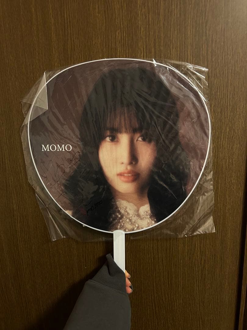 TWICE モモ 直筆サイン入り うちわ masterpeace トレカ Yahoo!オークション - TWICE【モモ】直筆サイン入り 公式トレカ