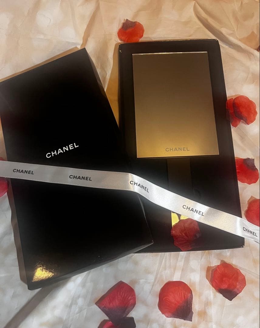 新品✨CHANELシャネルミラー手鏡卓上コンバーチブル仕様　メルカリ市価格 streethomme_2001026804-