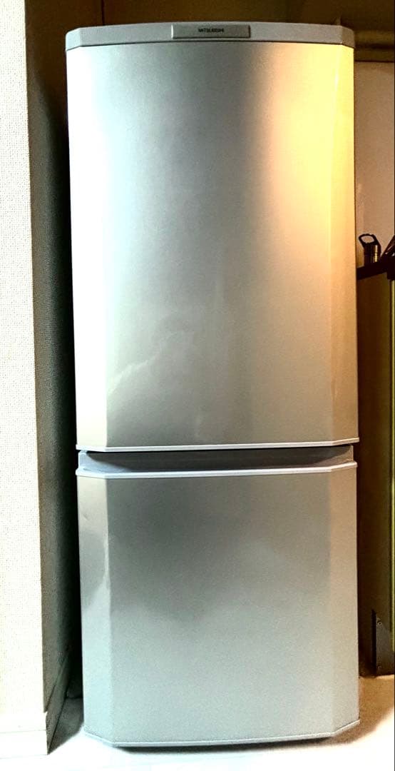 三菱 冷凍 冷蔵庫 MR-P15T-S Amazon.co.jp: 三菱冷蔵庫 サファイアブラック 146L 右開き MR-P15T-B