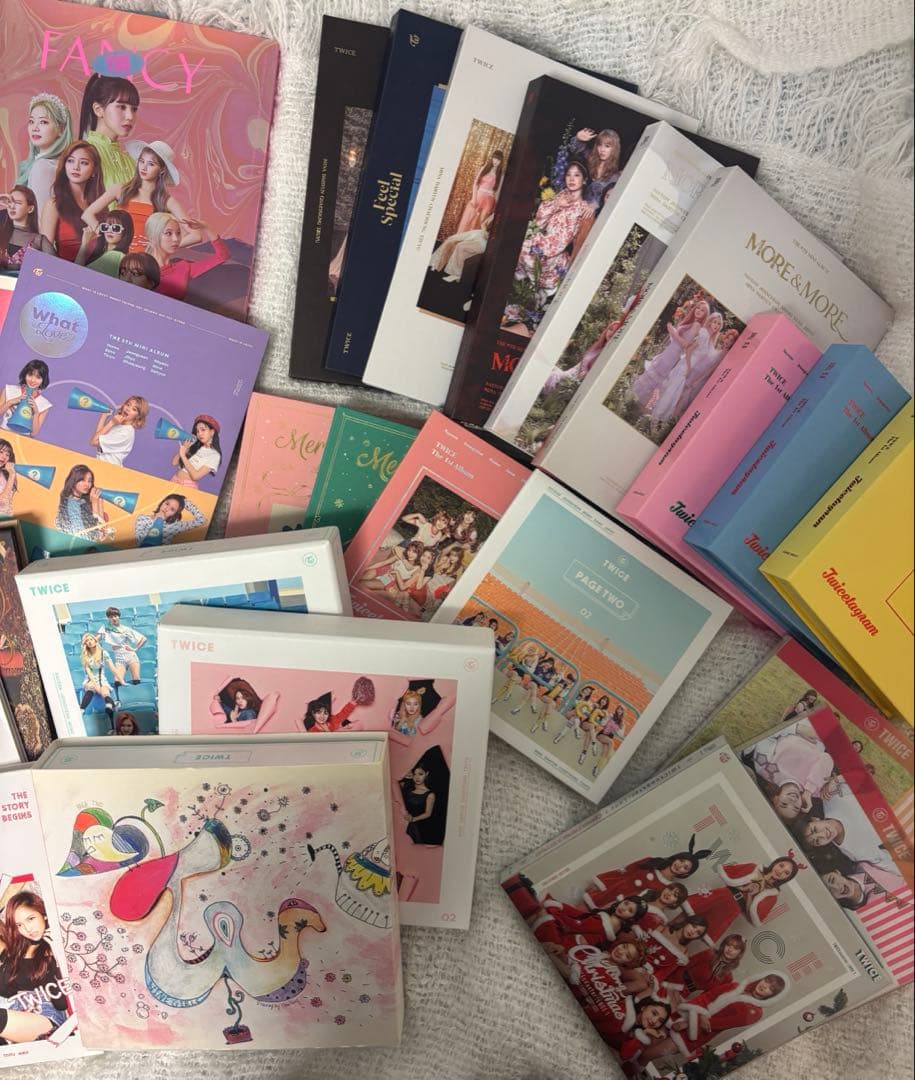 TWICE アルバム、CD83点+複数トレカまとめ売り - メルカリ