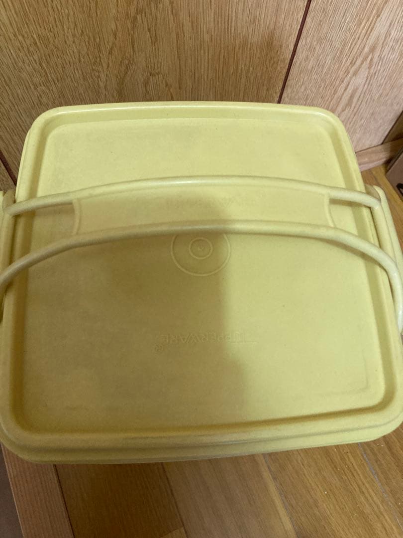 タッパーウェア 4段重ね おまけ+1もうひとつおまけグリーンのタッパ