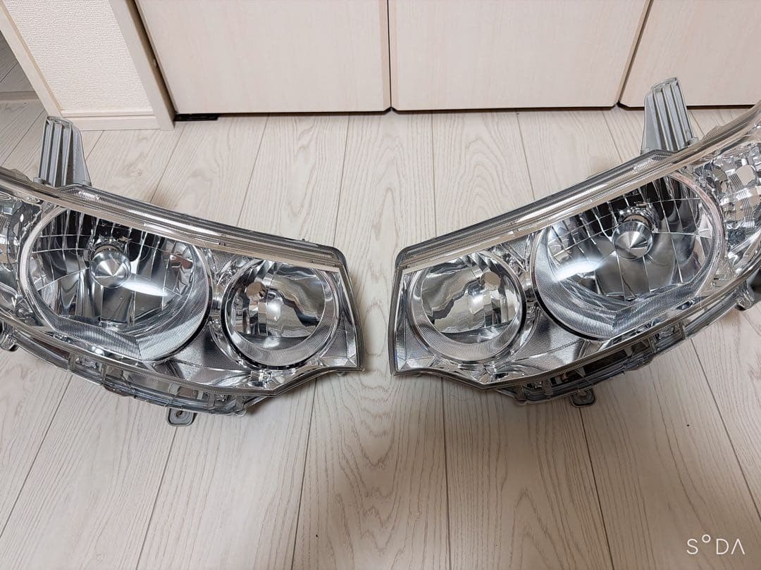 H*8様 タントカスタム L375S ヘッドライト左右 タント カスタム L375S/L385S 純正 左ヘッドライト/ランプ キセノン