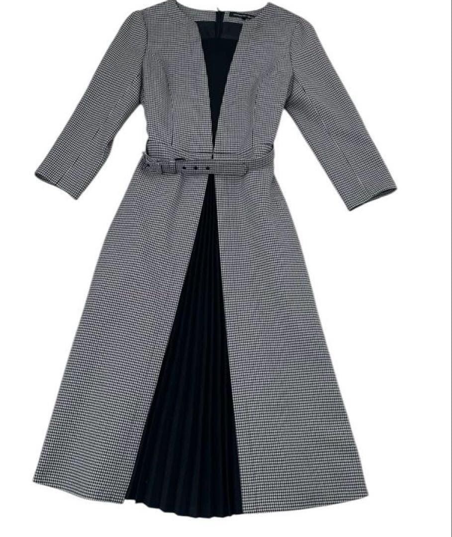 佳子さま着用ストロベリーフィールズ センタープリーツワンピース