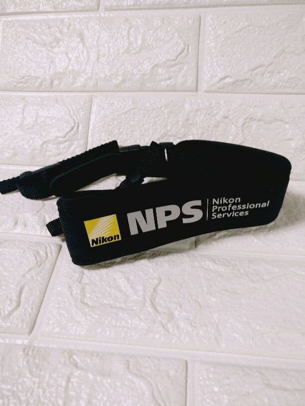 値下未使用レア ニコン NIKON  NPS ストラップ 保存袋付　ブラック ニコン（Nikon） 【 中古品 】Nikon Professional Services NPS