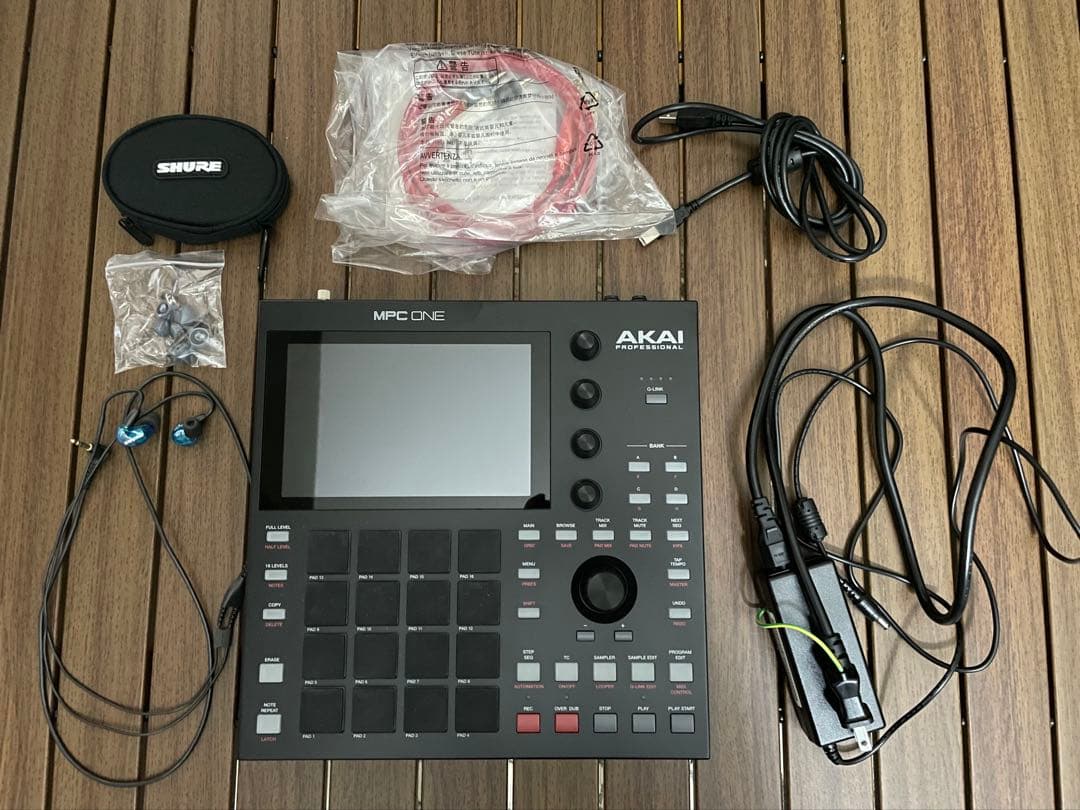 MPC ONE /SHURE SE215（イヤホン）or64GB SDカード SHURE SE215 (ブラック) 高遮音性イヤホン シュア SE215-K-A | 島村