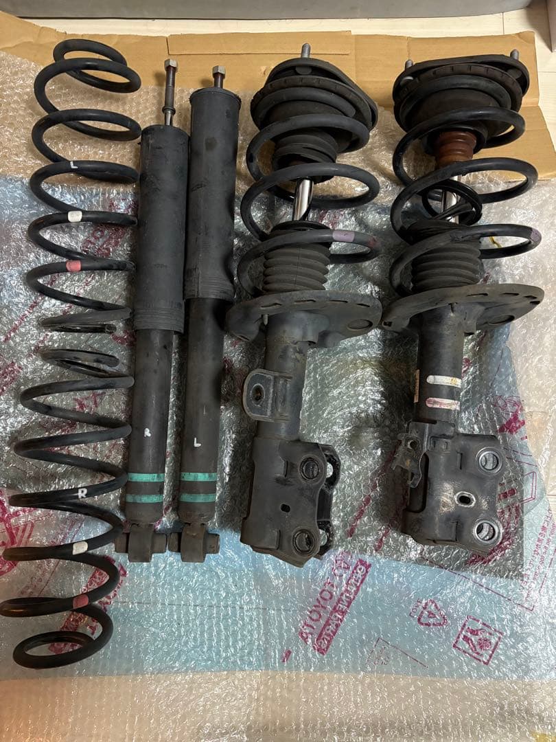 30プリウス後期純正サスペンション一台分 Yahoo!オークション -「プリウス30 純正 (サスペンション)」の落札相場
