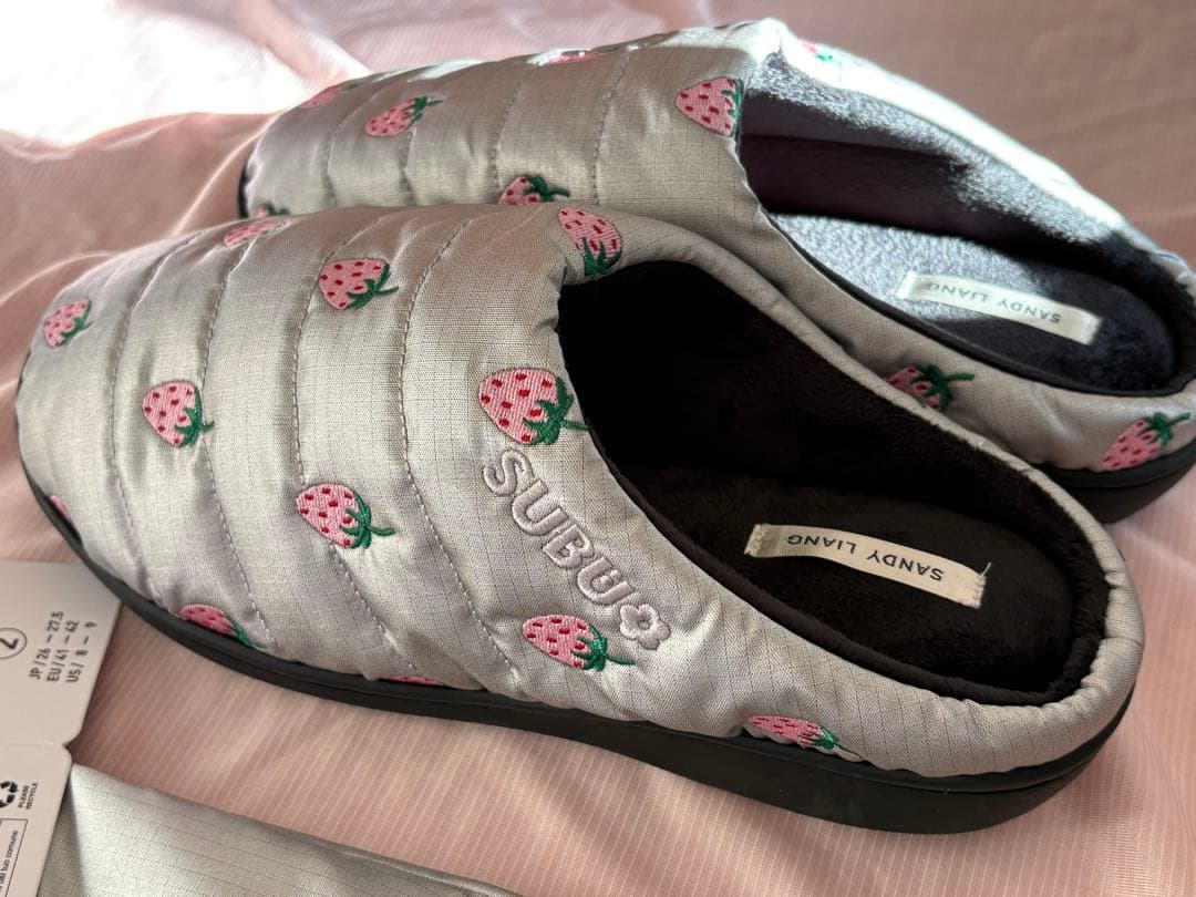 SUBU × SANDY LIANG イチゴ柄スリッパ - メルカリ