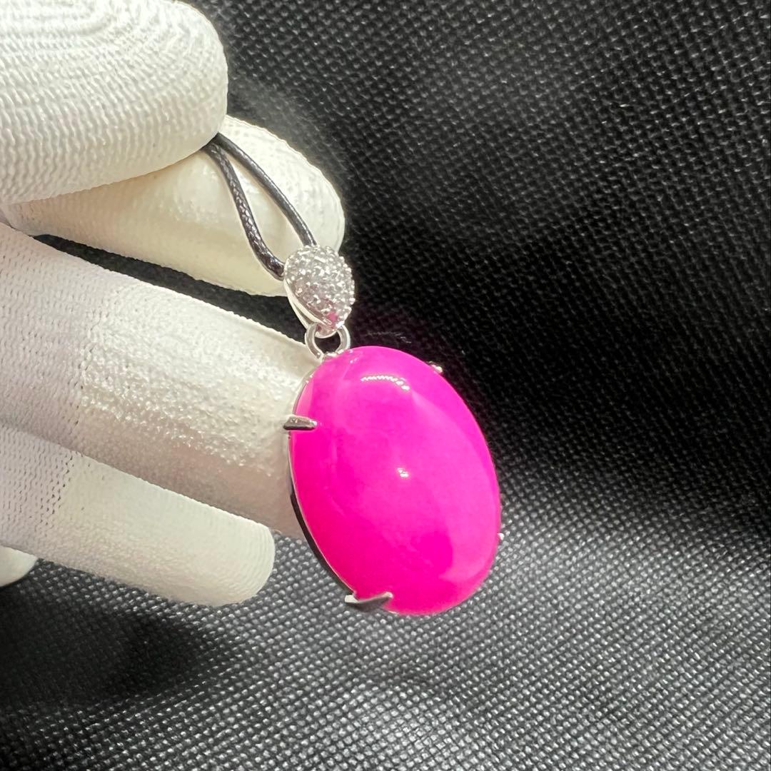 新品 綺麗なピンク色の翡翠卵形ペンダント革紐でビンテージスタイルD10116