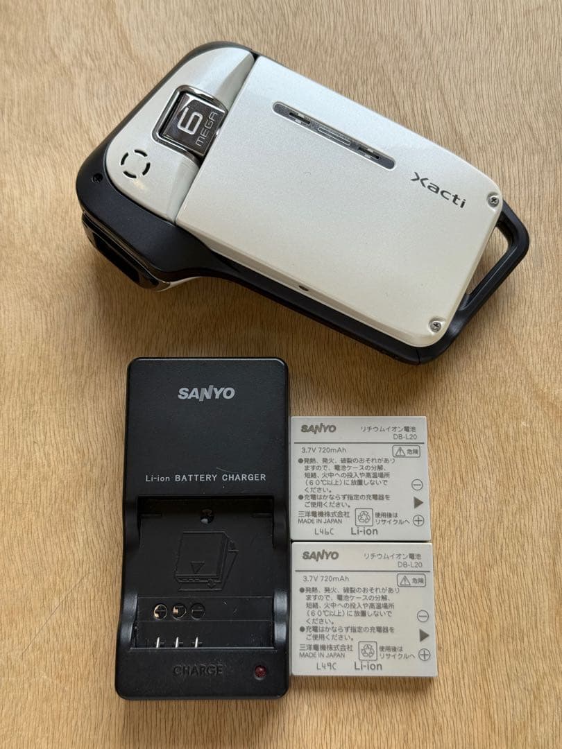 SANYO Xacti DMX-CA65 デジタルムービーカメラ バッテリー2個 SANYOサンヨー SANYO サンヨー デジタルムービーカメラ Xacti DMX-CA65