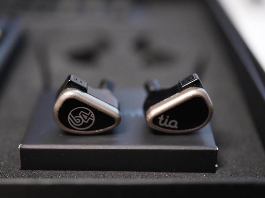 64 AUDIO tia Trio 美品 64 AUDIO tia Trió 【64A-0397】 – e☆イヤホン