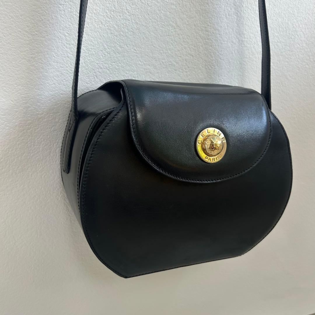 CELINE ブラックレザー ショルダーバッグ スター金具ゴールド CELINE スターボールレザーショルダーバッグ | Hedy