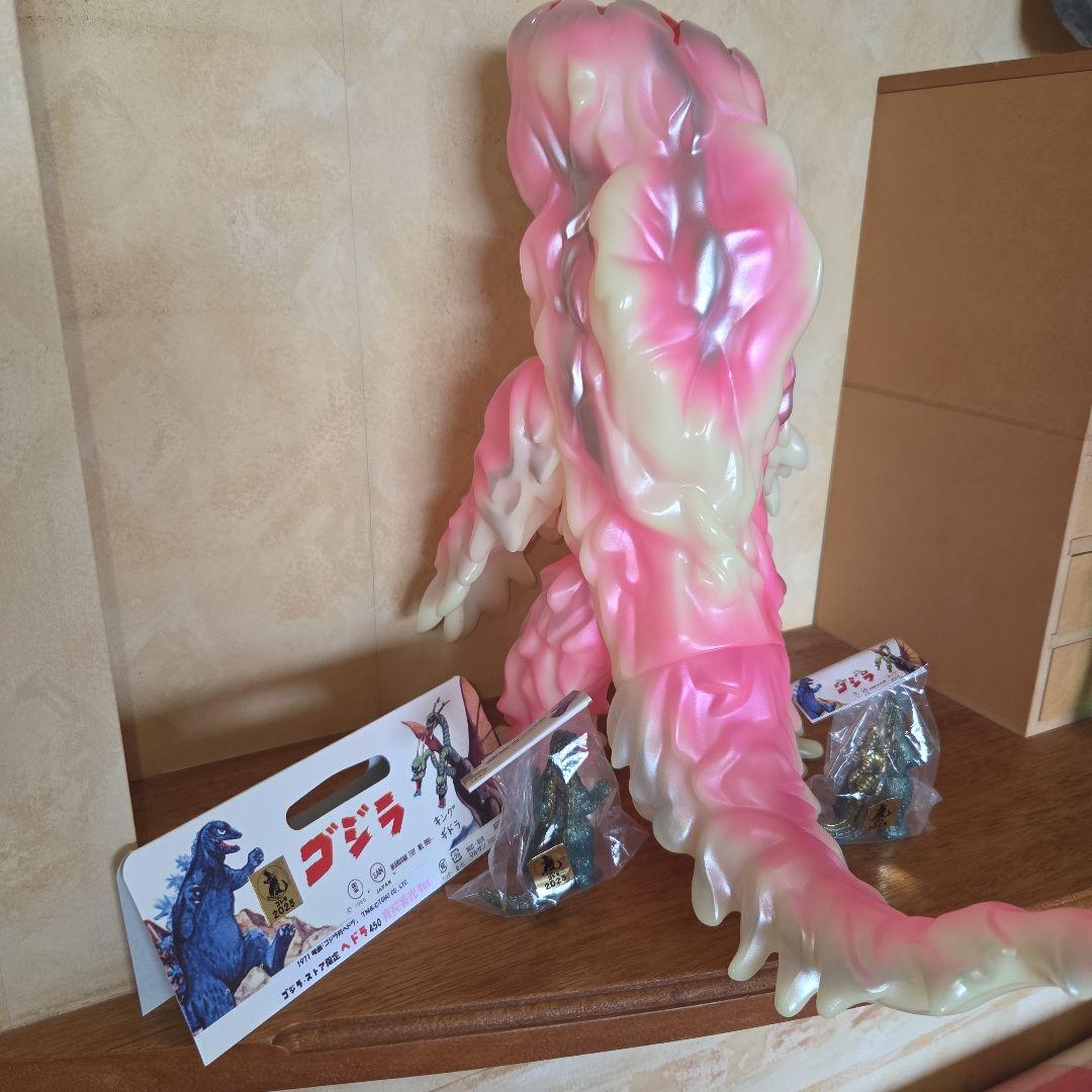 マルサン ゴジラストア限定 ヘドラ450 夜桜蓄光Ver. - メルカリ