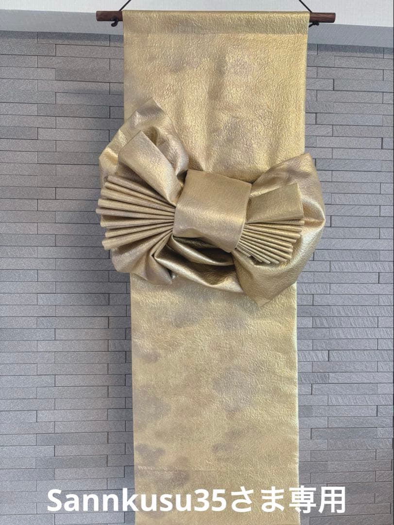 帯をリメイクした飾り結びのあるタペストリー 24b2eaceee269ec135babfc0b5597f