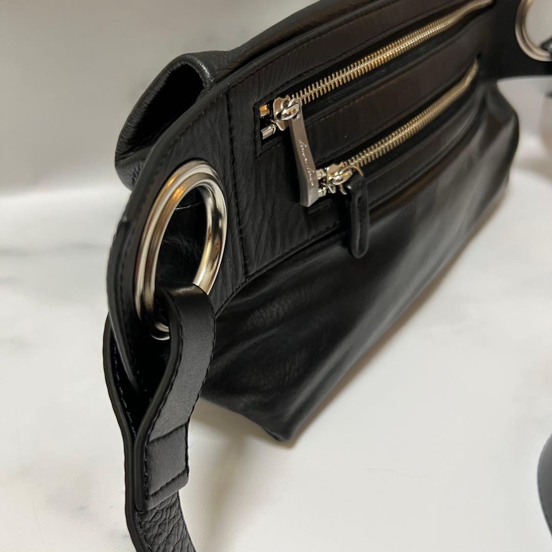 美品☆ カワカワ ハトメ ボディバッグ レザー