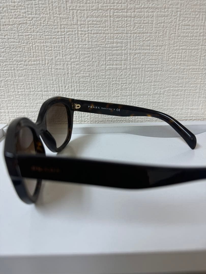 2026年SALE！PRADA美品！ 定番キャットアイサングラス！ - メルカリ