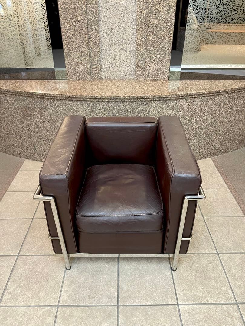 ル・コルビュジェ　LC2 ダークブラウン1P1人掛け　ル・コルビジェ C 国内在庫】Le Corbusier / ル・コルビジェ LC2 1人掛けソファ (革C