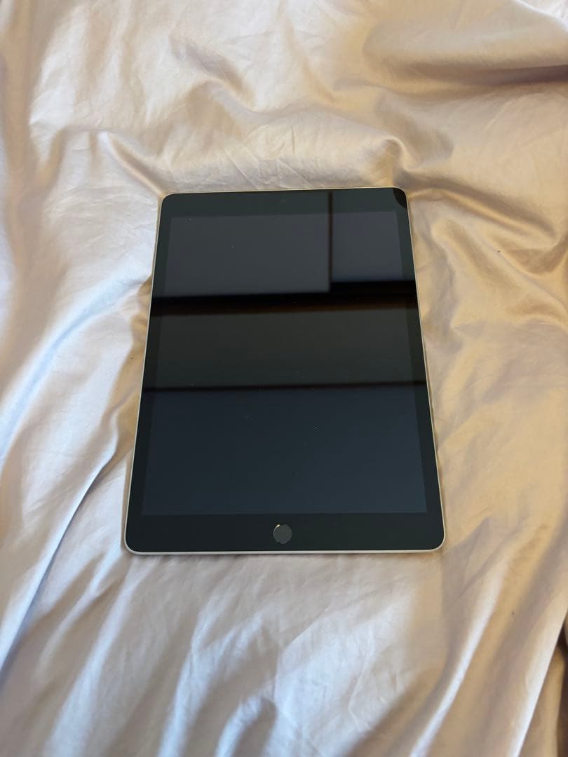 極美品　Apple iPad シルバー　第9世代　256G Amazon.co.jp: 【整備済み品】 Apple iPad (第9世代) Wi-Fi 256GB