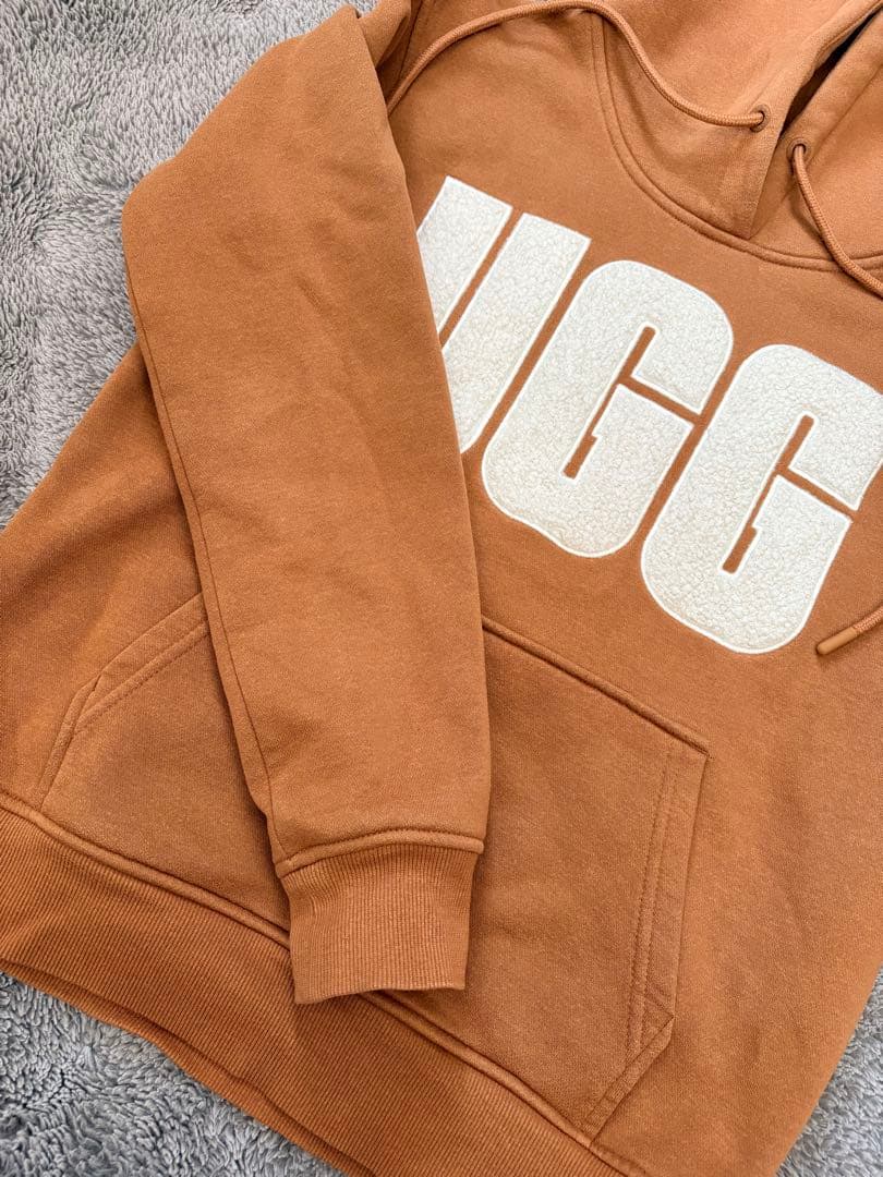 《美品》UGG ロゴ フードパーカー XS