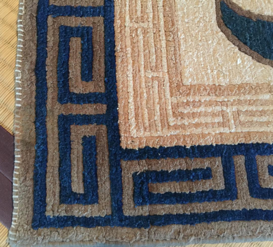 鍋島 段通 蟹牡丹 95cm × 191cm (京間の一畳分) ラグ・カーペット・