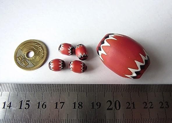 ☆X1501☆ヴェネチアン（A13）5層 芯青 ガラスビーズ レッドシェブロン