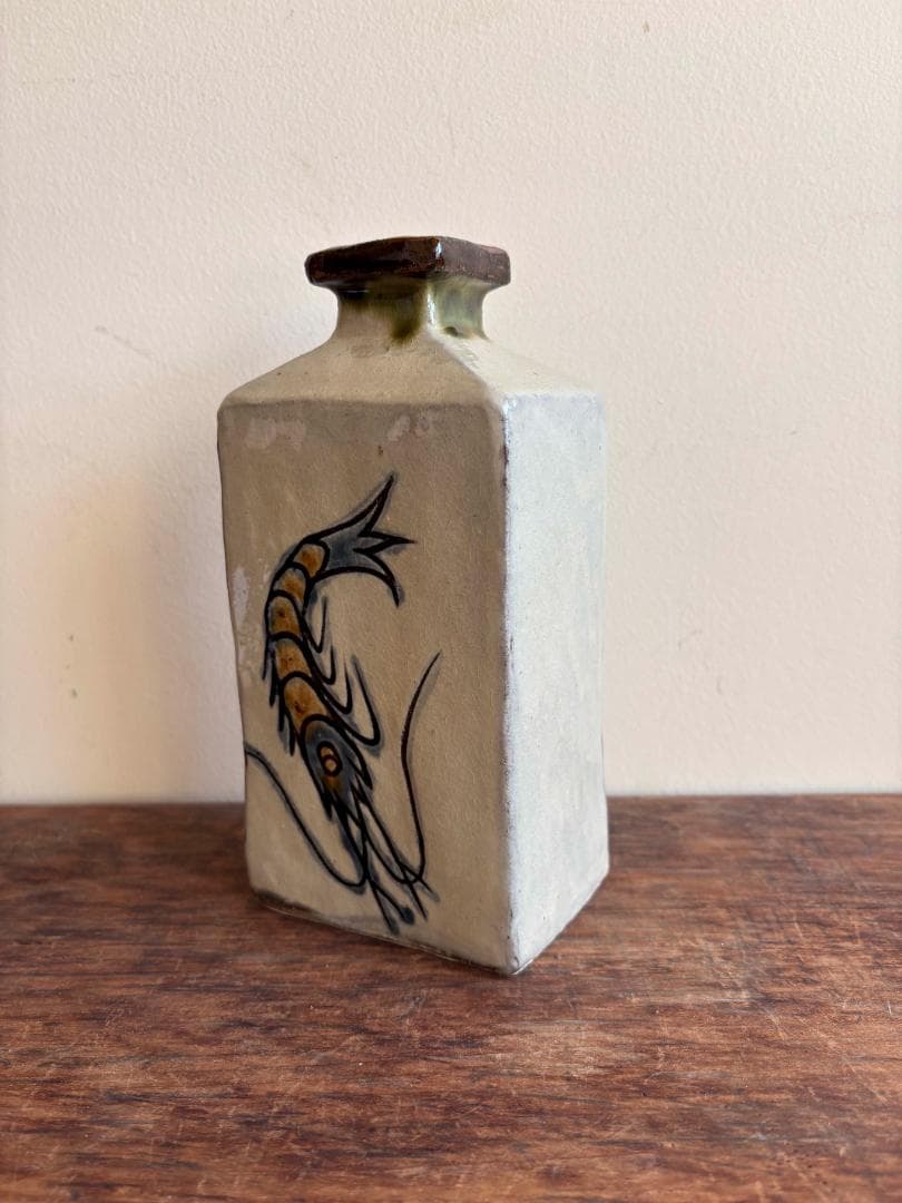 壺屋焼 古作 金城敏男作 海老魚紋彫 花器 希小品 金城次郎長男 - メルカリ