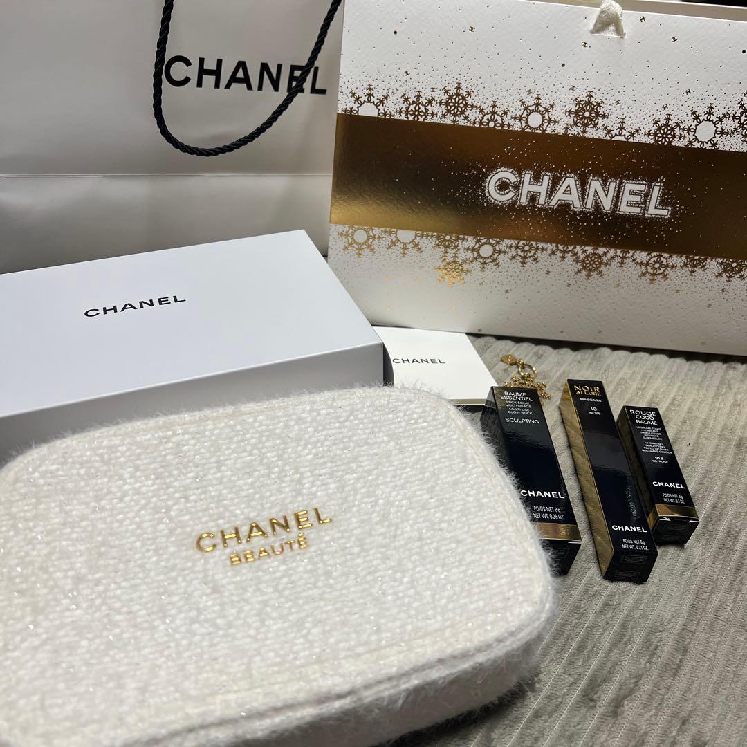 2024 CHANEL クリスマスコフレ トータルルック セット シャネル2024年クリスマスコフレ「雪の結晶チャーム」ポーチ付きメイク