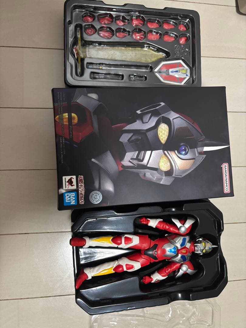 電光超人グリッドマン（しんこつ彫り） S.H.Figuarts（真骨彫製法）電光超人グリッドマン – 円谷ステーション