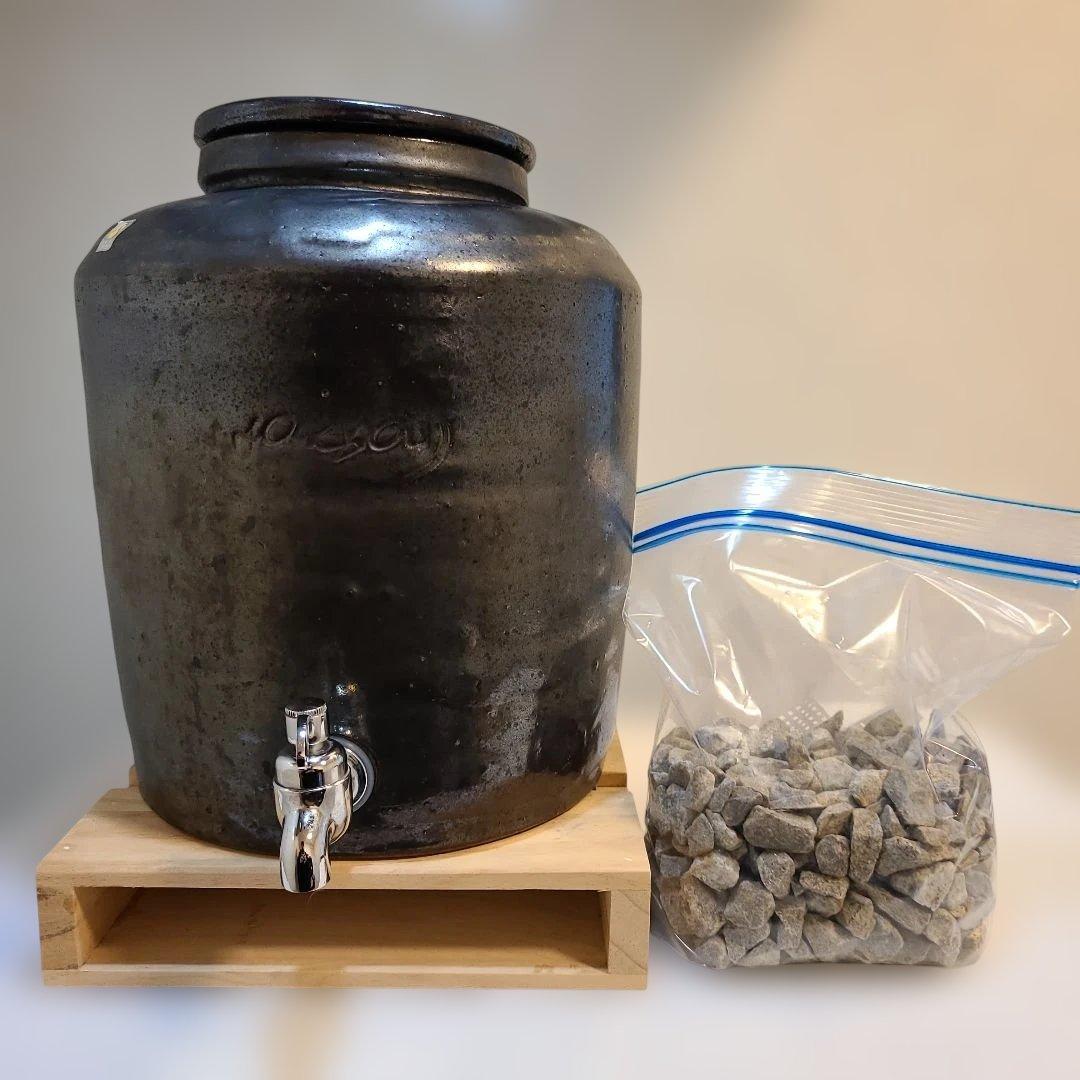 『きららの石』を練り込んだ　素焼きの瓶　7リットル(きららの石1.4kg付き) きららの石」を練り込んだ 素焼きの瓶 7リットル(きららの石1.4kg付き