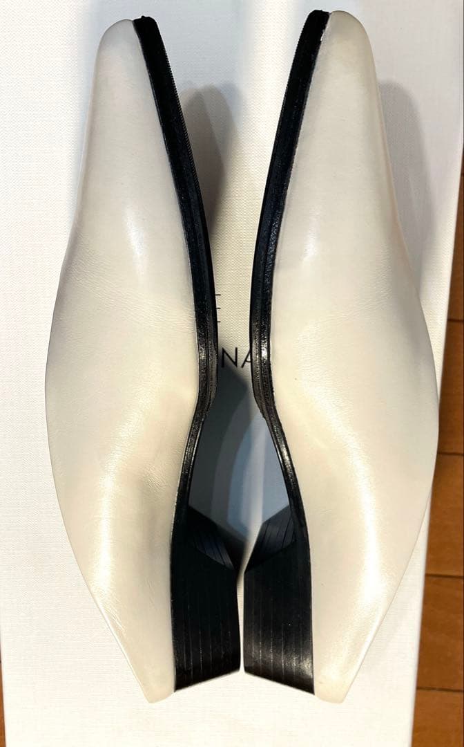 値下げ中！美品！アルムナエ　ALUMNAE　ミュールパンプス　22.5cm 白