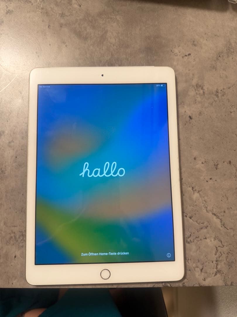 iPad 第5世代　32GB GOLD Apple Cellular Wi-Fi Apple iPad 5th Gen 9.7