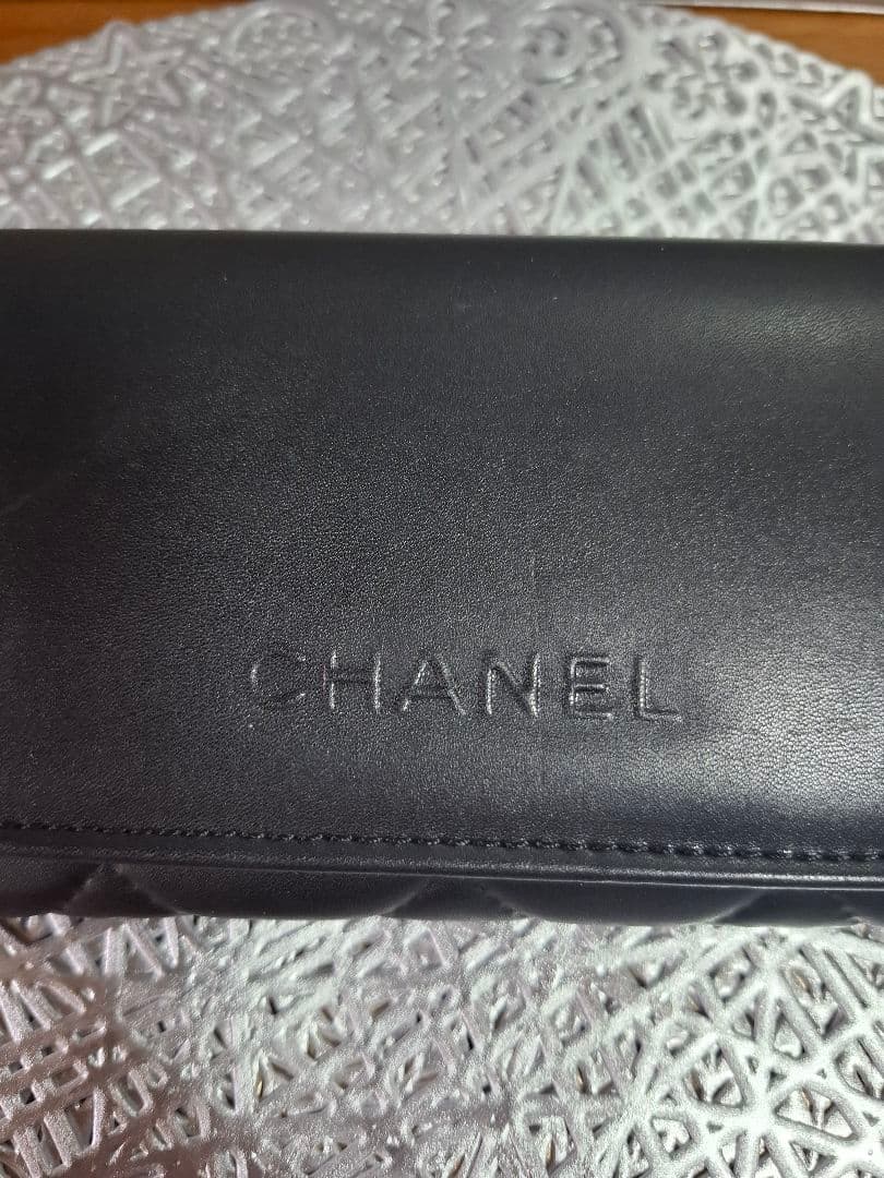 限定セール‼️CHANEL ロゴマトラッセサングラスケース ブラック 斜め