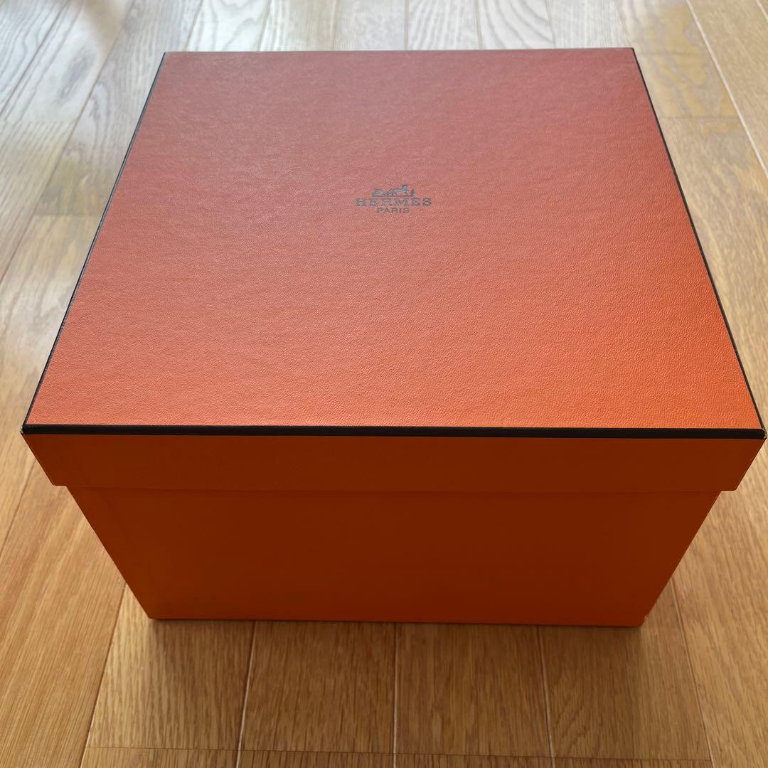 HERMES エルメス 正方形 BOX 箱 リボン付き - メルカリ