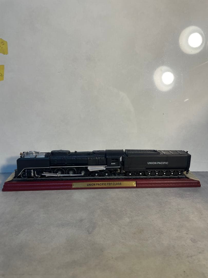 HOゲージ Union Pacific FEF Class 844 レール台座付 ユニオン・パシフィック FEF-3 #844：生ける伝説 : r/modeltrains