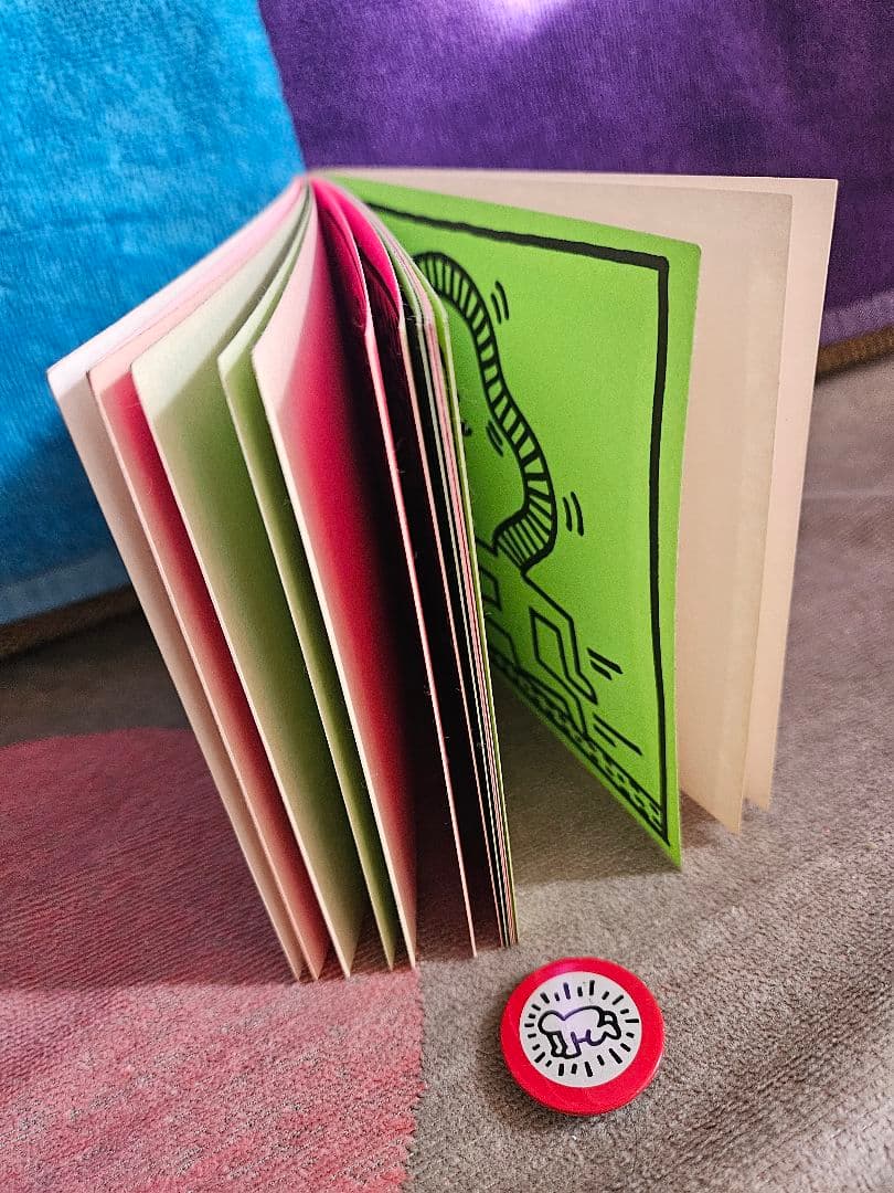 希少カタログ1983 Keith Haring 12-STICKER - メルカリ