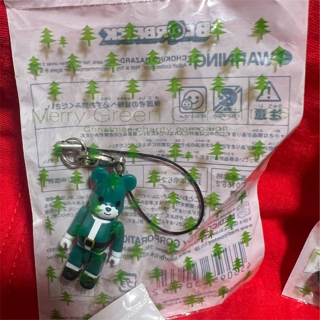 非売品ベアブリック400%伊勢丹三越チャリティーグリーンサンタ - メルカリ