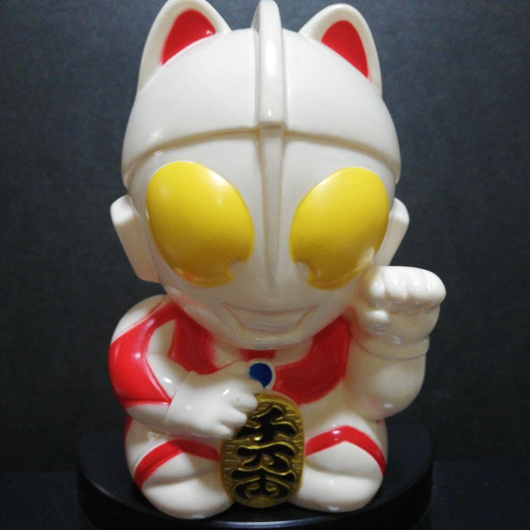 ウルトラマン 招き猫 ソフビ 貯金箱 - メルカリ