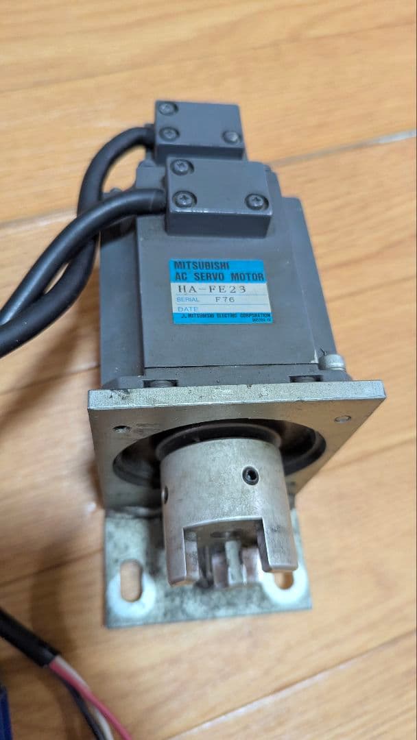 【中古】三菱サーボモーター HA-FE23 三菱 ACサーボモータ HA-FE23 (錆あり・ケーブルが短い) | 保守部品.com