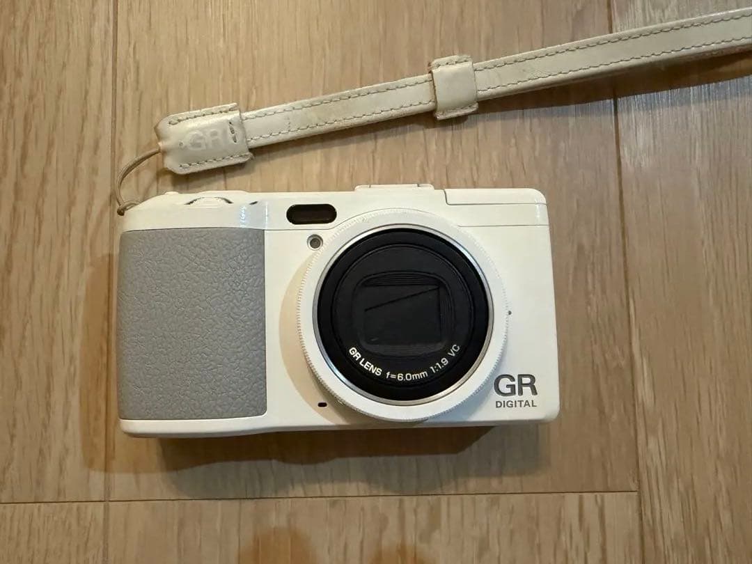 RICOH GR DIGITAL ホワイト リコー、1万台限定の「GR DIGITAL IV ホワイトエディション