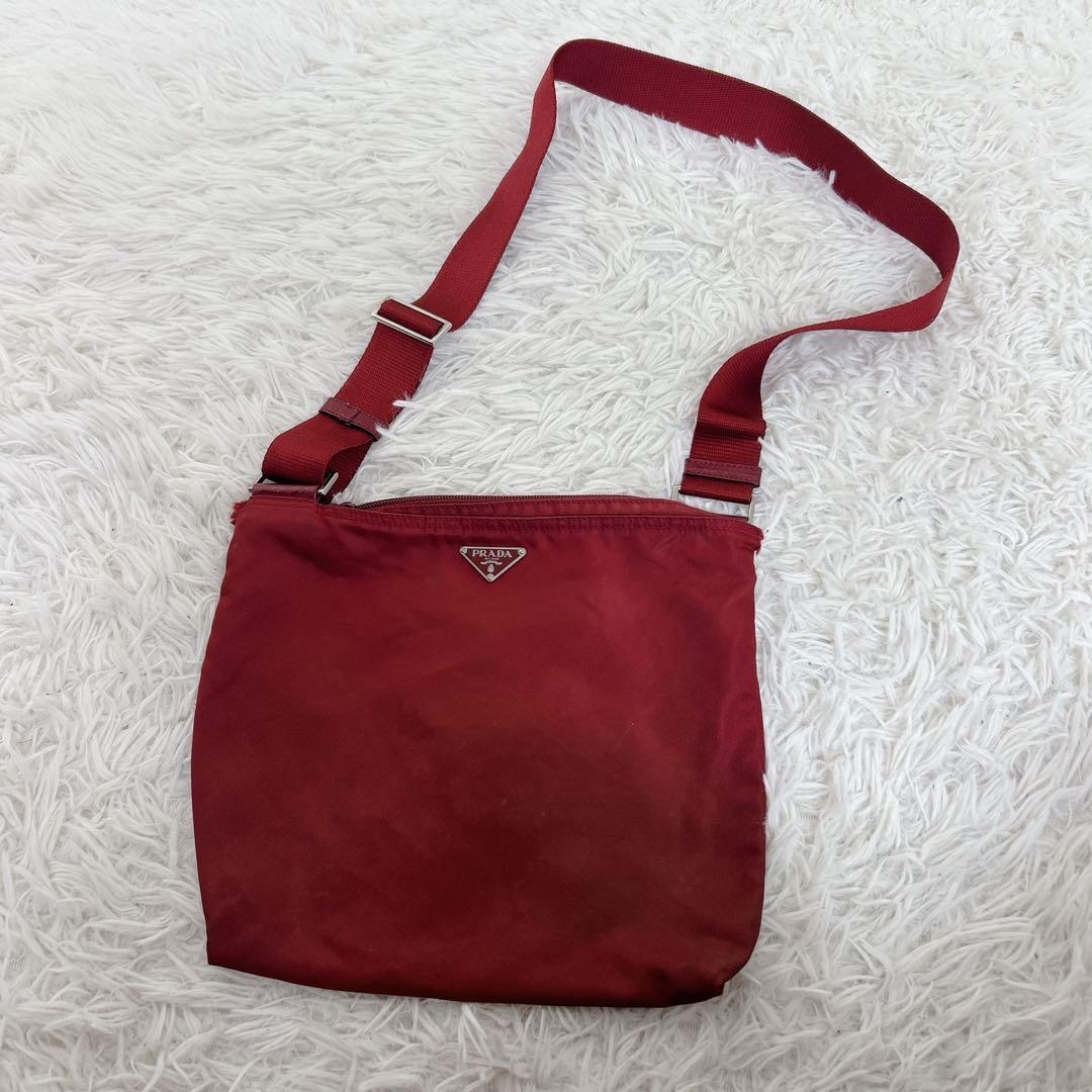 PRADA ショルダーバッグ サコッシュ 斜め掛け 三角プレート ナイロン 赤 PRADA プラダ ショルダーバッグ テスートナイロン クロスボディバッグ