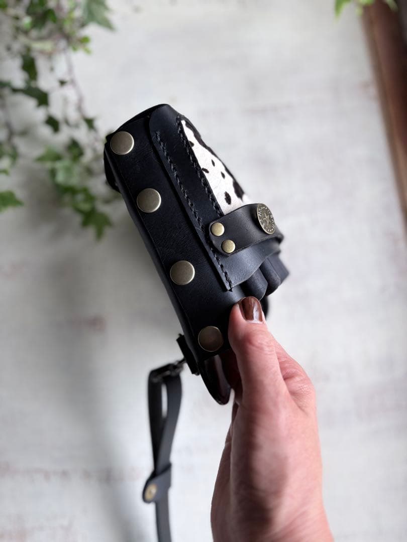 ヌメ革ブラック、ハラコカウの大容量シザーケース - メルカリ