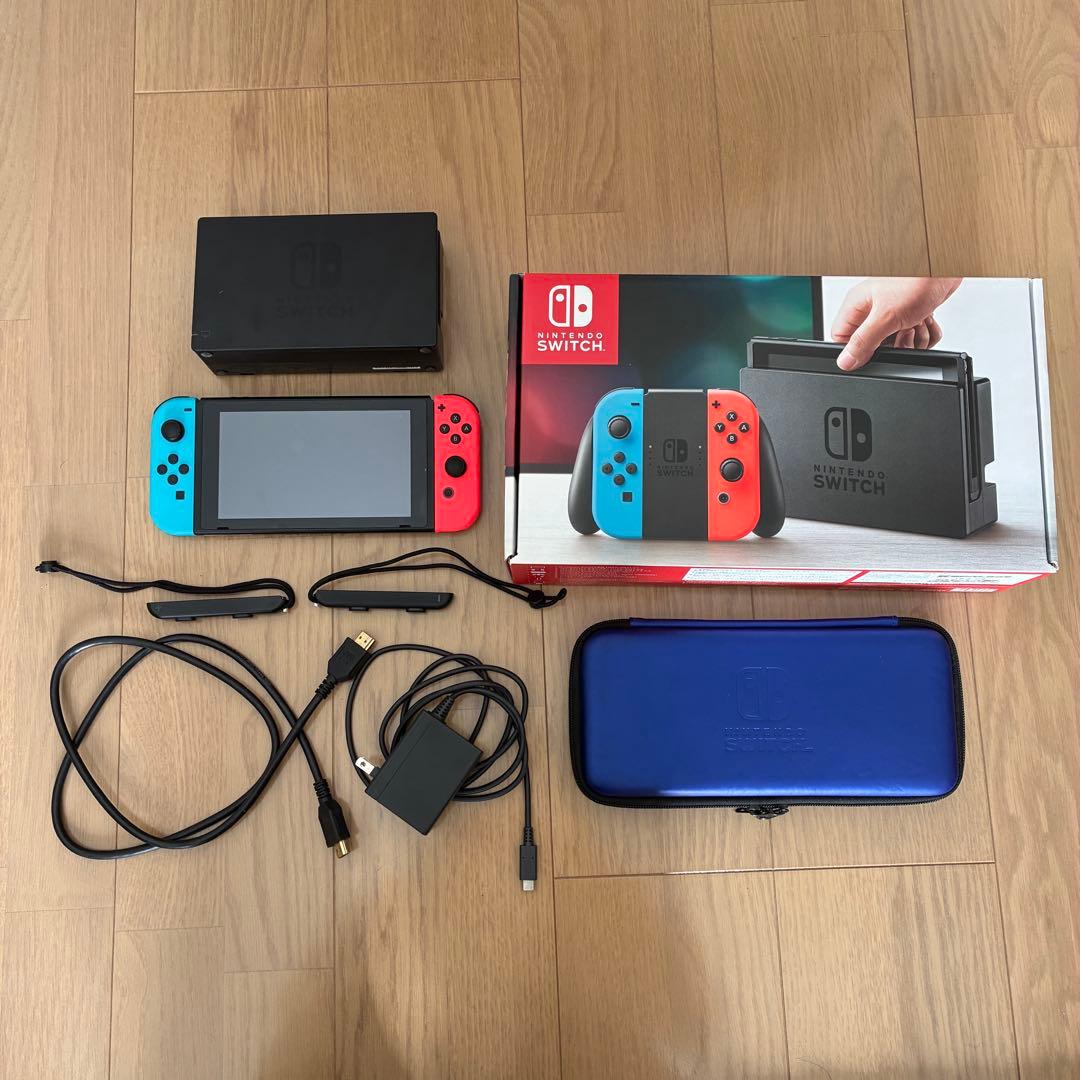キャリングケース付きNintendo Switch 本体 赤/青 Joy-Con Nintendo Switch 赤/青 Joy-Con キャリングケース付き Nintendo Switch