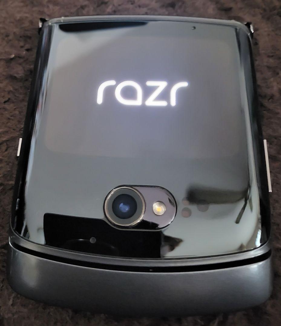 motorola razr 5g 1年使用　国内購入　基盤交換済 Motorola，折りたたみ式スマートフォン「razr 5G」を国内発売。価格は
