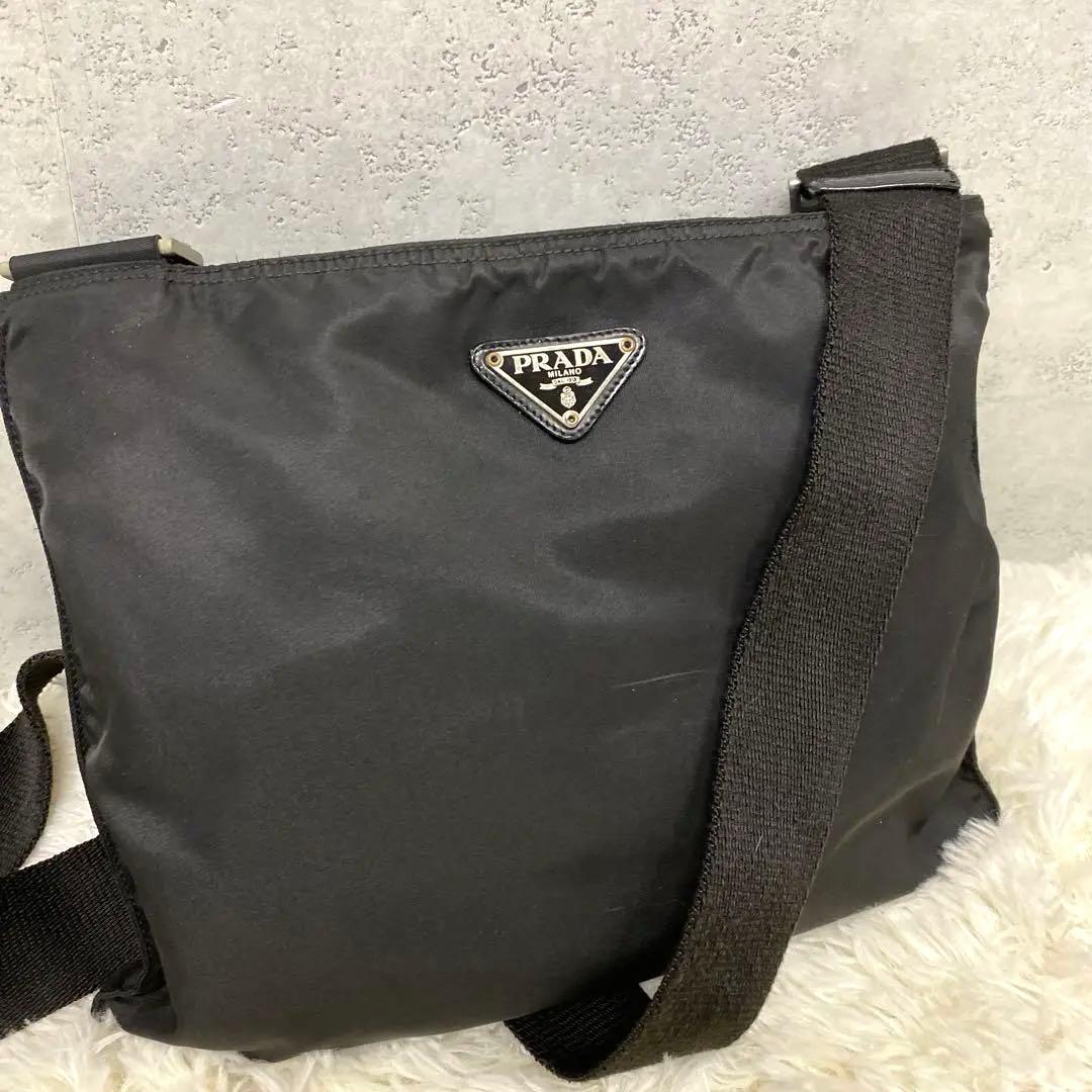 PRADA プラダ ナイロン ロゴプレート ショルダーバッグ 黒 中古・古着通販】PRADA (プラダ) 三角ロゴプレート ナイロンショルダー