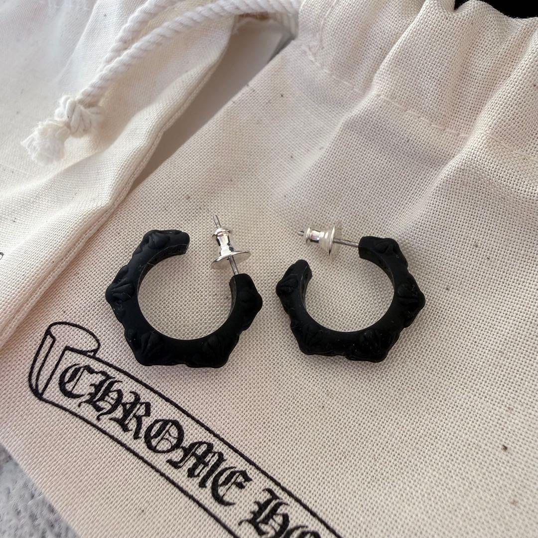 CHROME HEARTS クロスバンド フープ シリコン ピアス 黒 - メルカリ