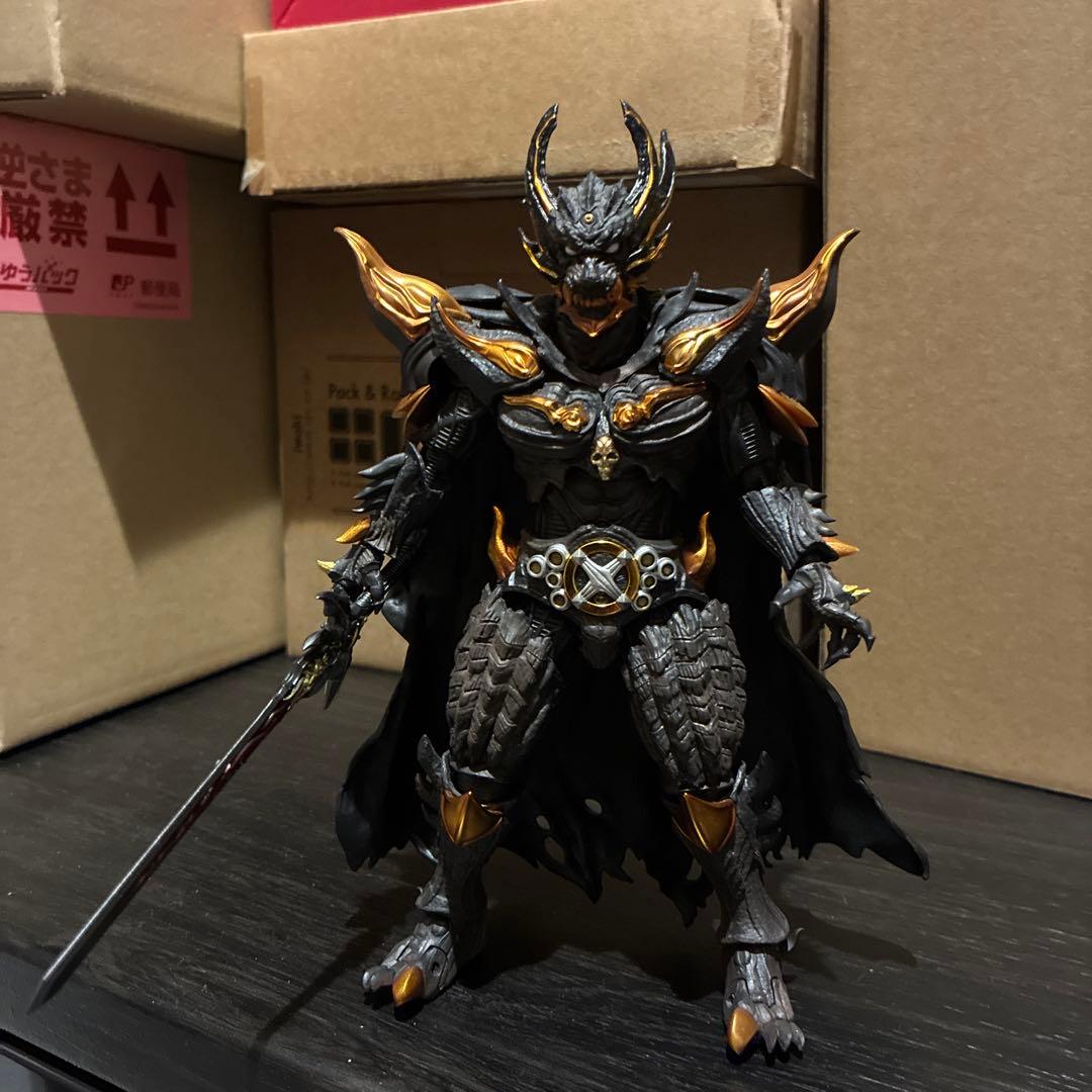 H*M様 牙狼　キバ　真骨彫 Amazon.co.jp: S.H.Figuarts（真骨彫製法） 暗黒騎士キバ 牙狼＜GARO