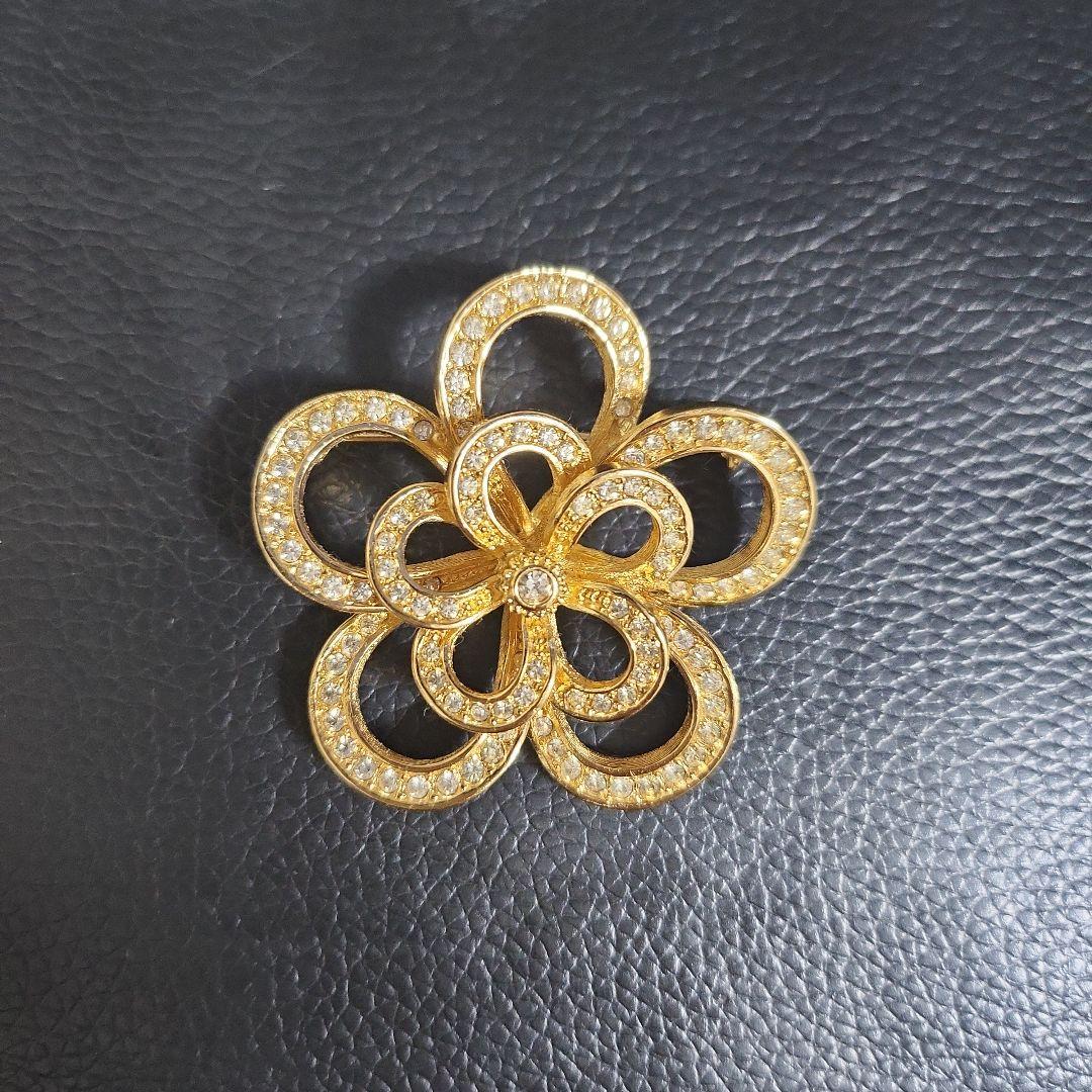 Christian Dior 花形ブローチ　ヴィンテージ ヴィンテージ クリスチャン ディオール カメリア フラワー ブローチ