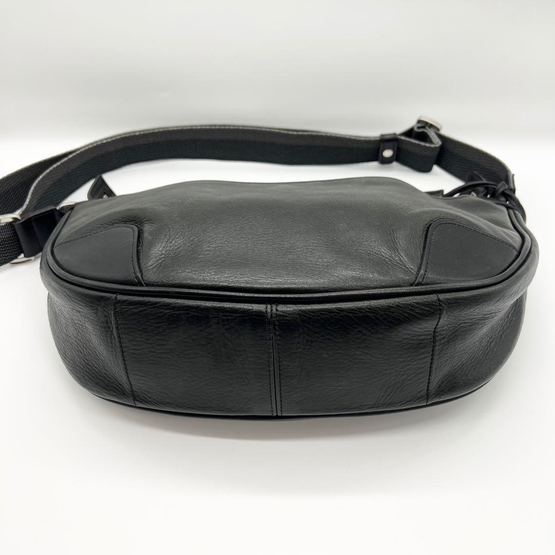 美品✨アニアリ ボディバッグ ハーフムーン レザー ブラック